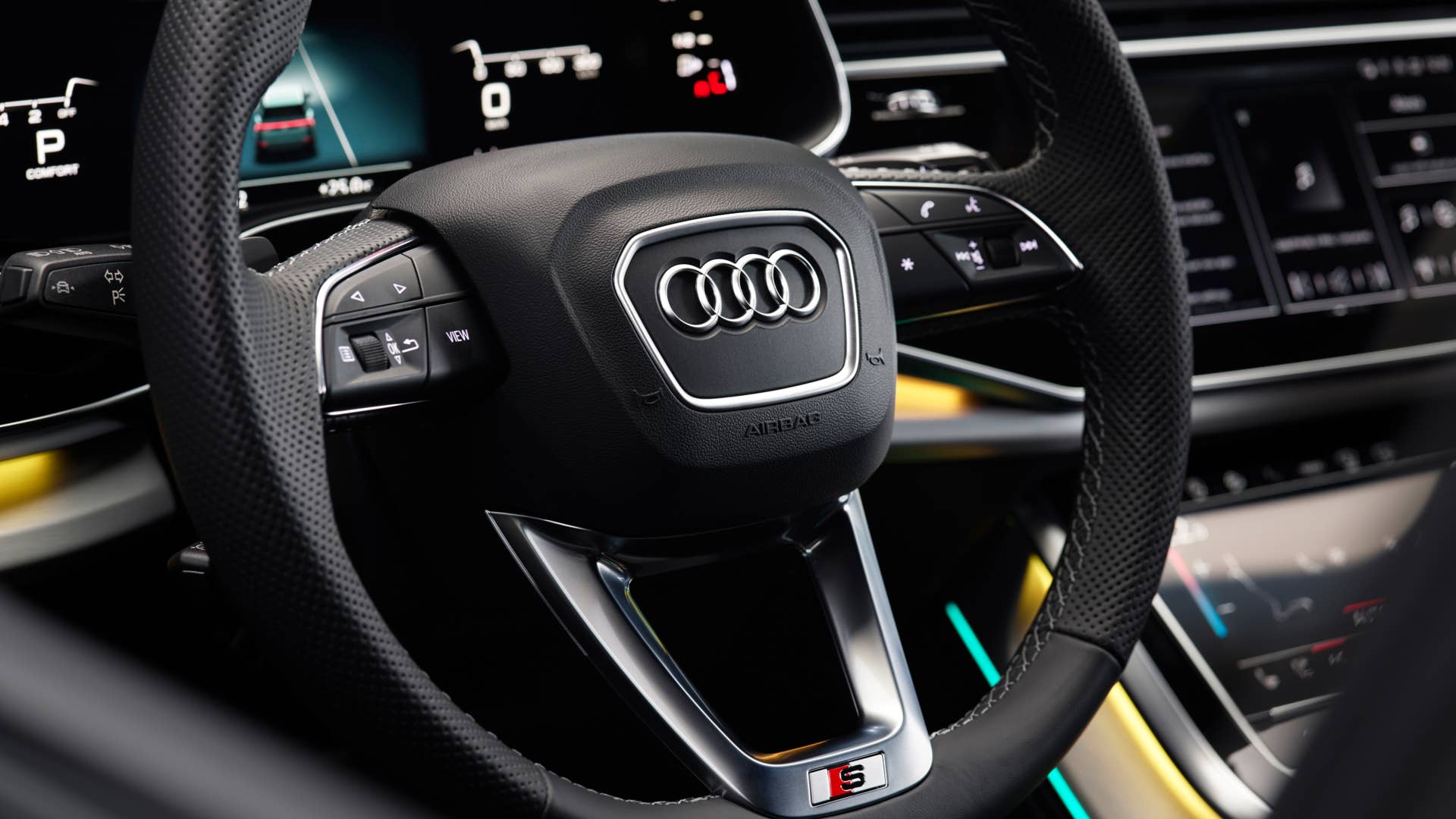 Cockpit, Colour: Sakhir gold metallic