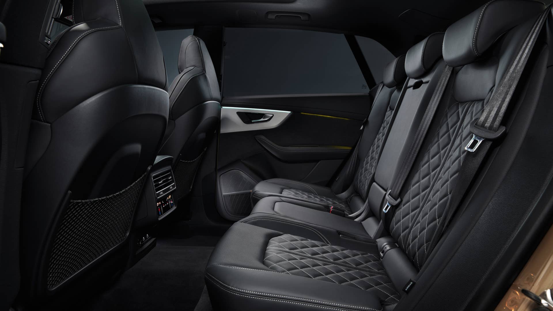 Interior, Colour: Sakhir gold metallic