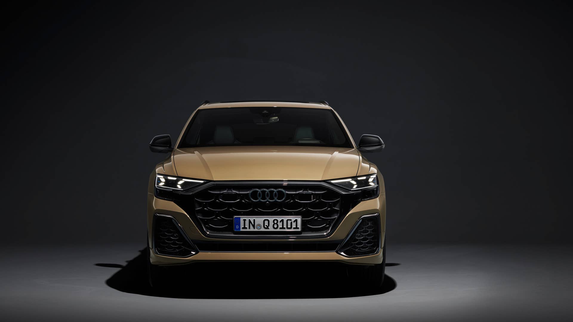 Static photo, Colour: Sakhir gold metallic