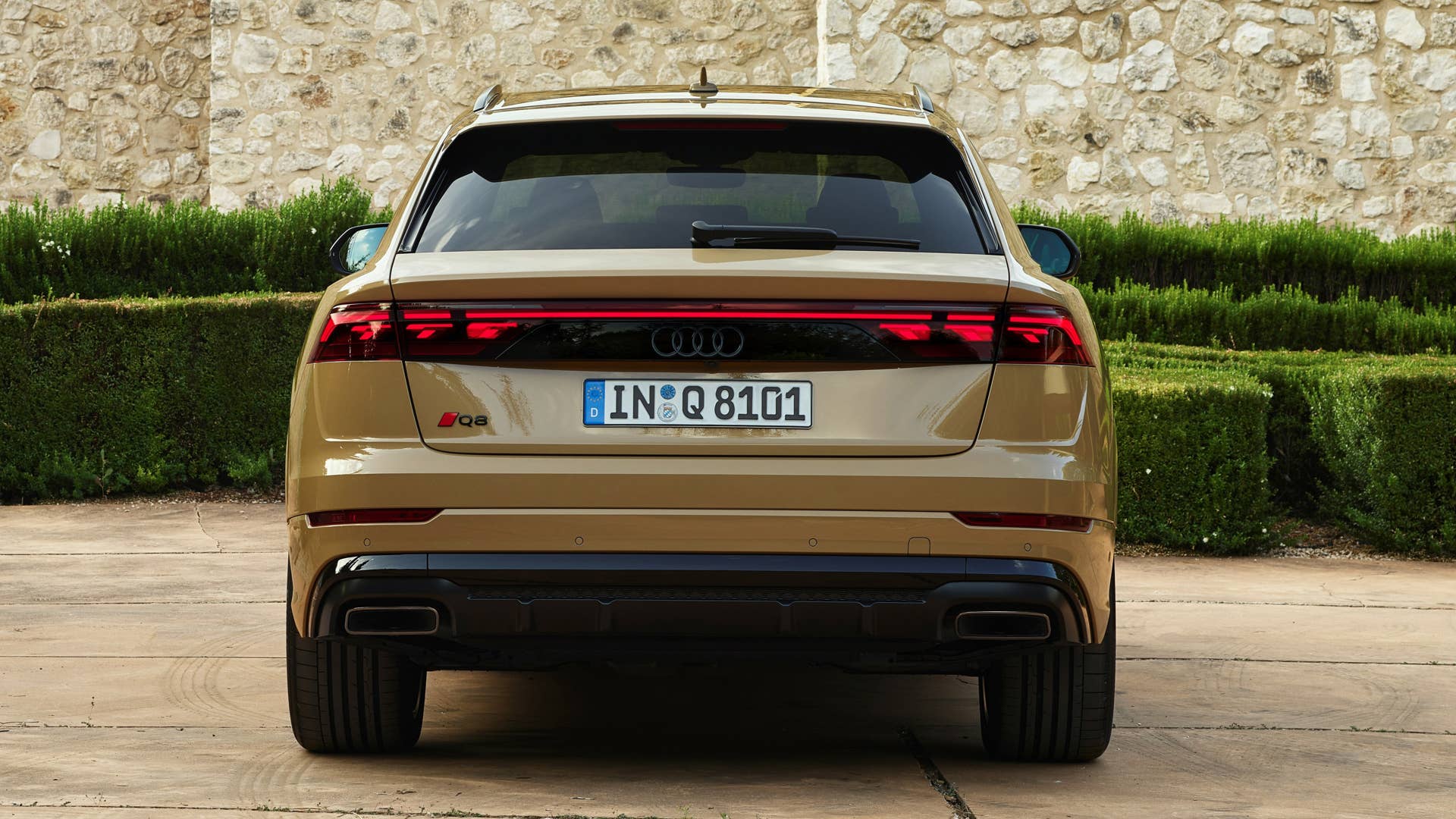 Static photo, Colour: Sakhir gold metallic