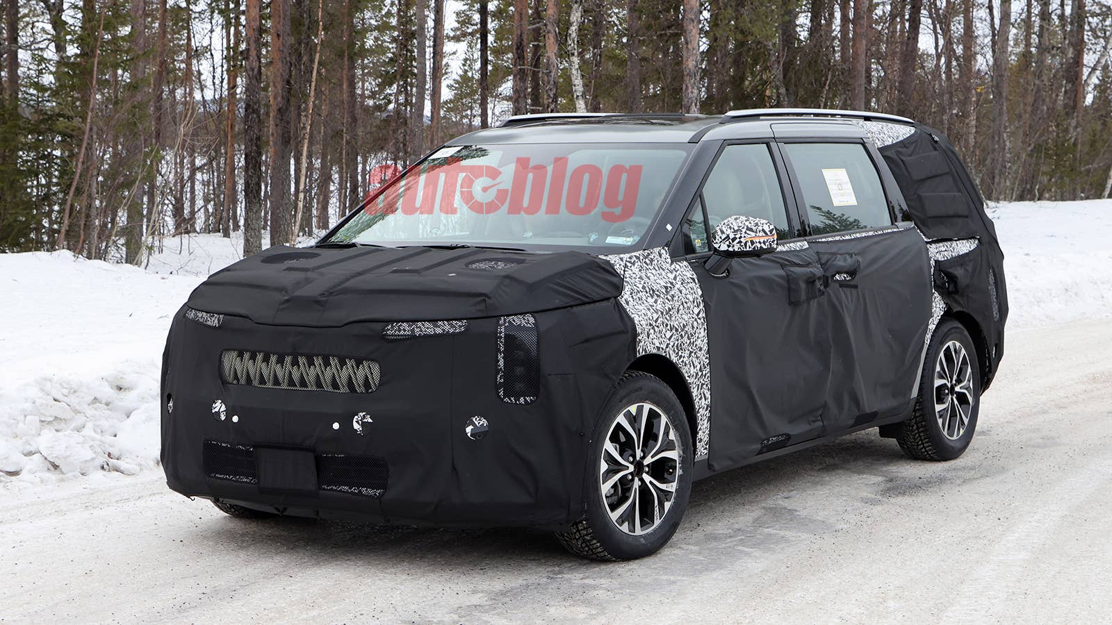 Kia Carnival prototype