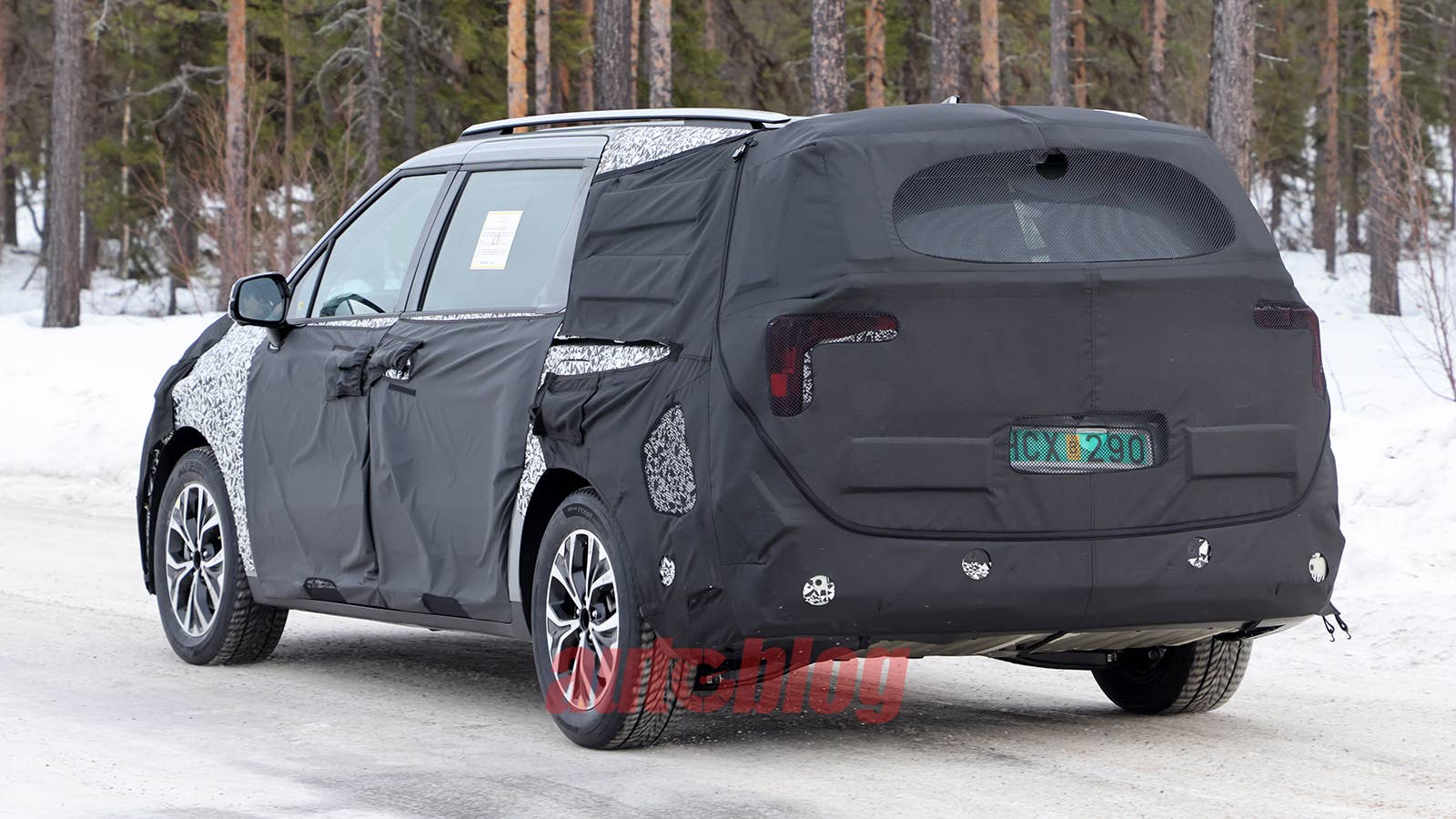 Kia Carnival prototype