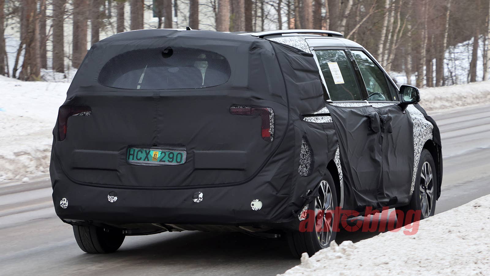 Kia Carnival prototype