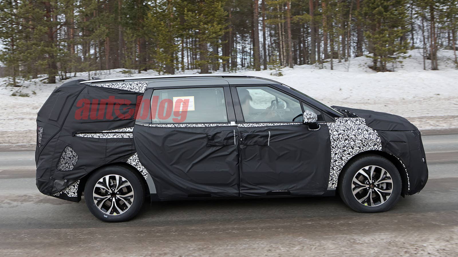 Kia Carnival prototype