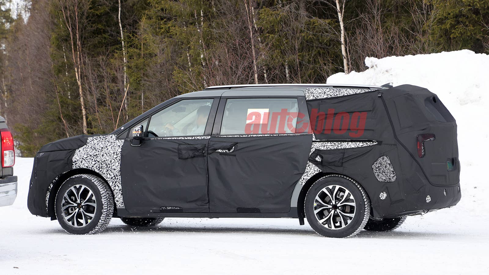 Kia Carnival prototype