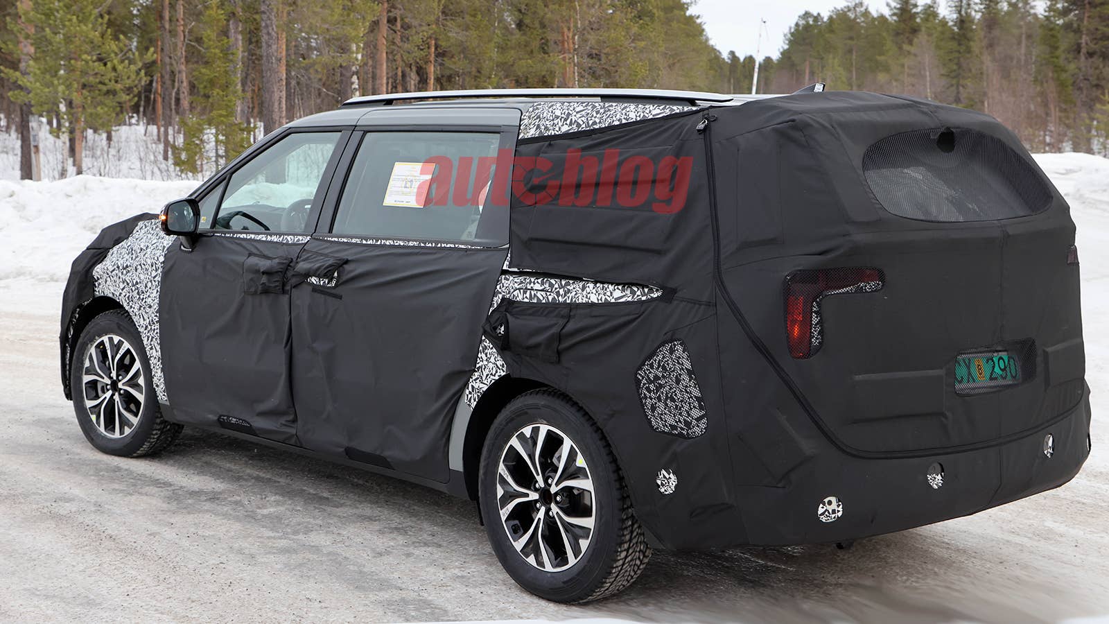 Kia Carnival prototype