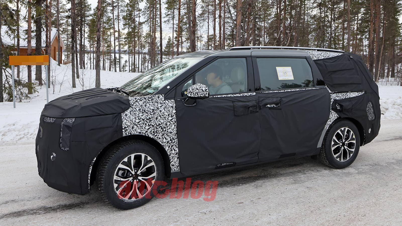 Kia Carnival prototype