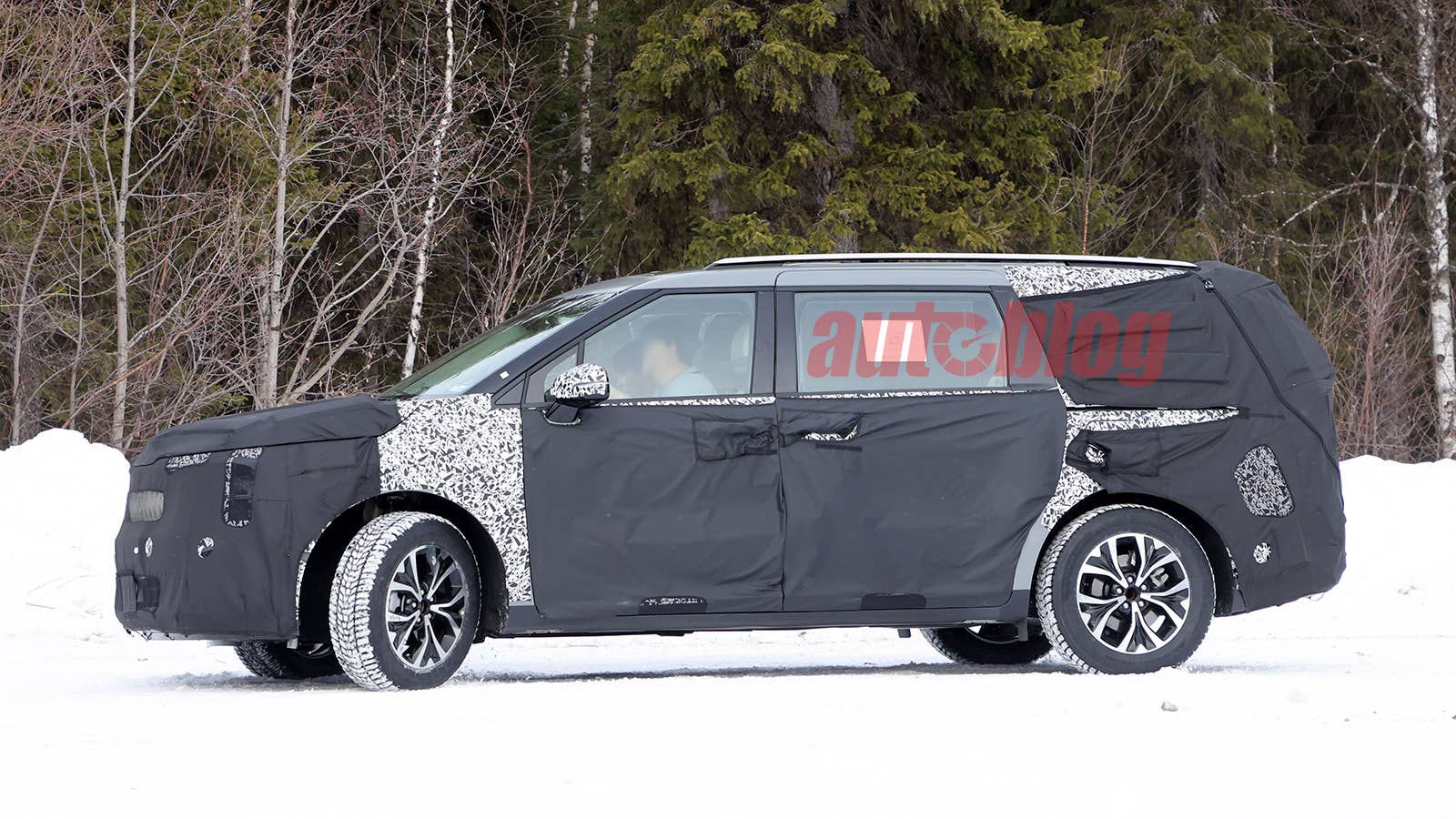 Kia Carnival prototype