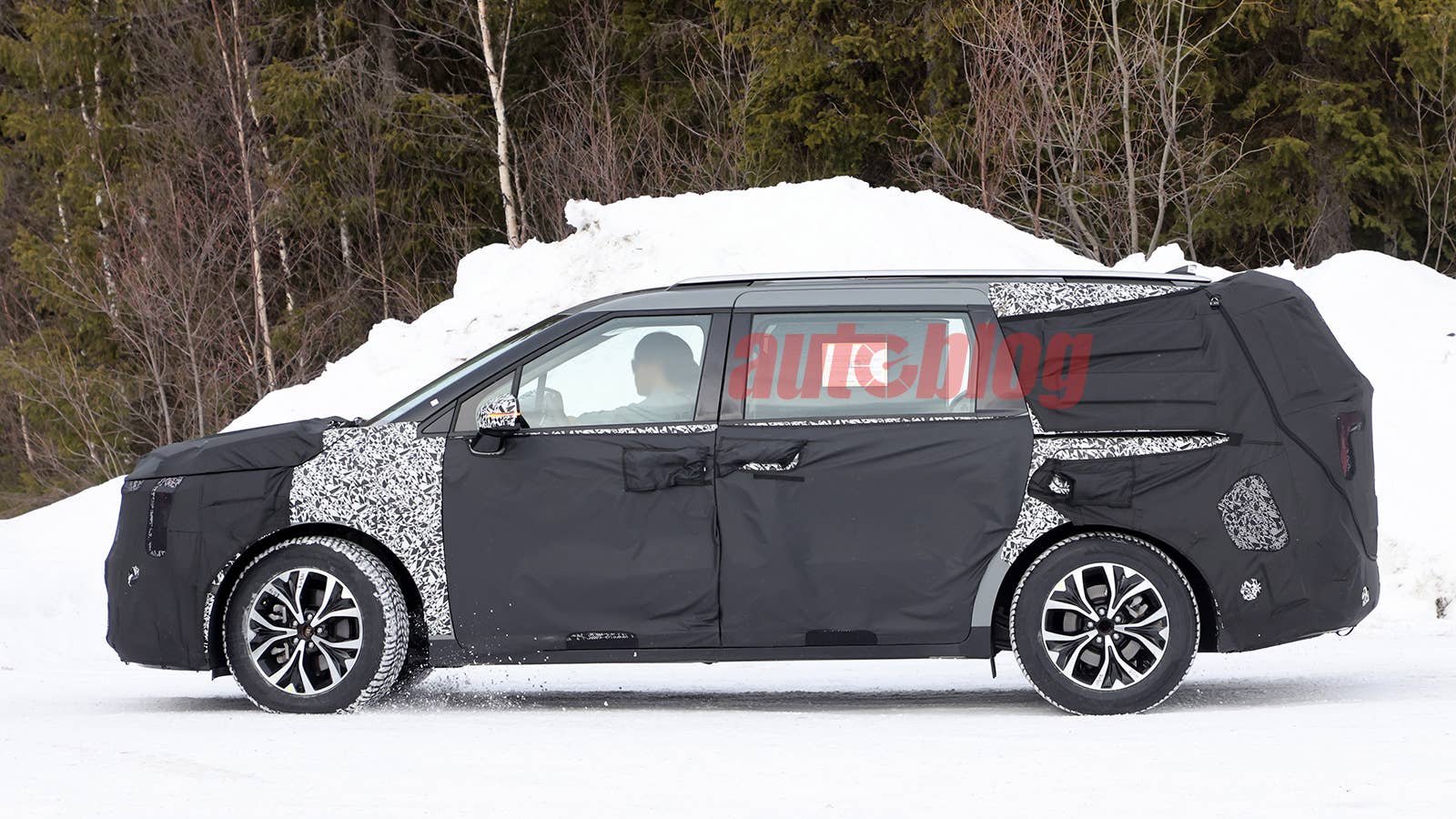 Kia Carnival prototype