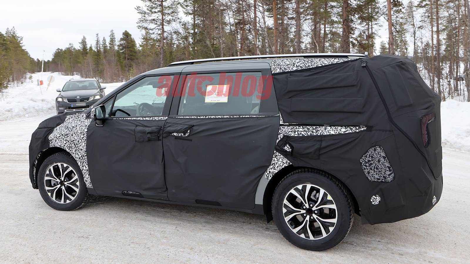Kia Carnival prototype