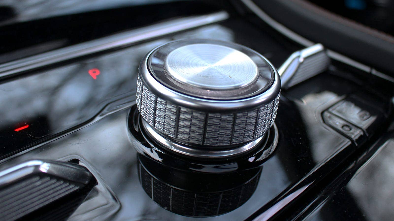 2022 Jeep Grand Cherokee L Summit shifter