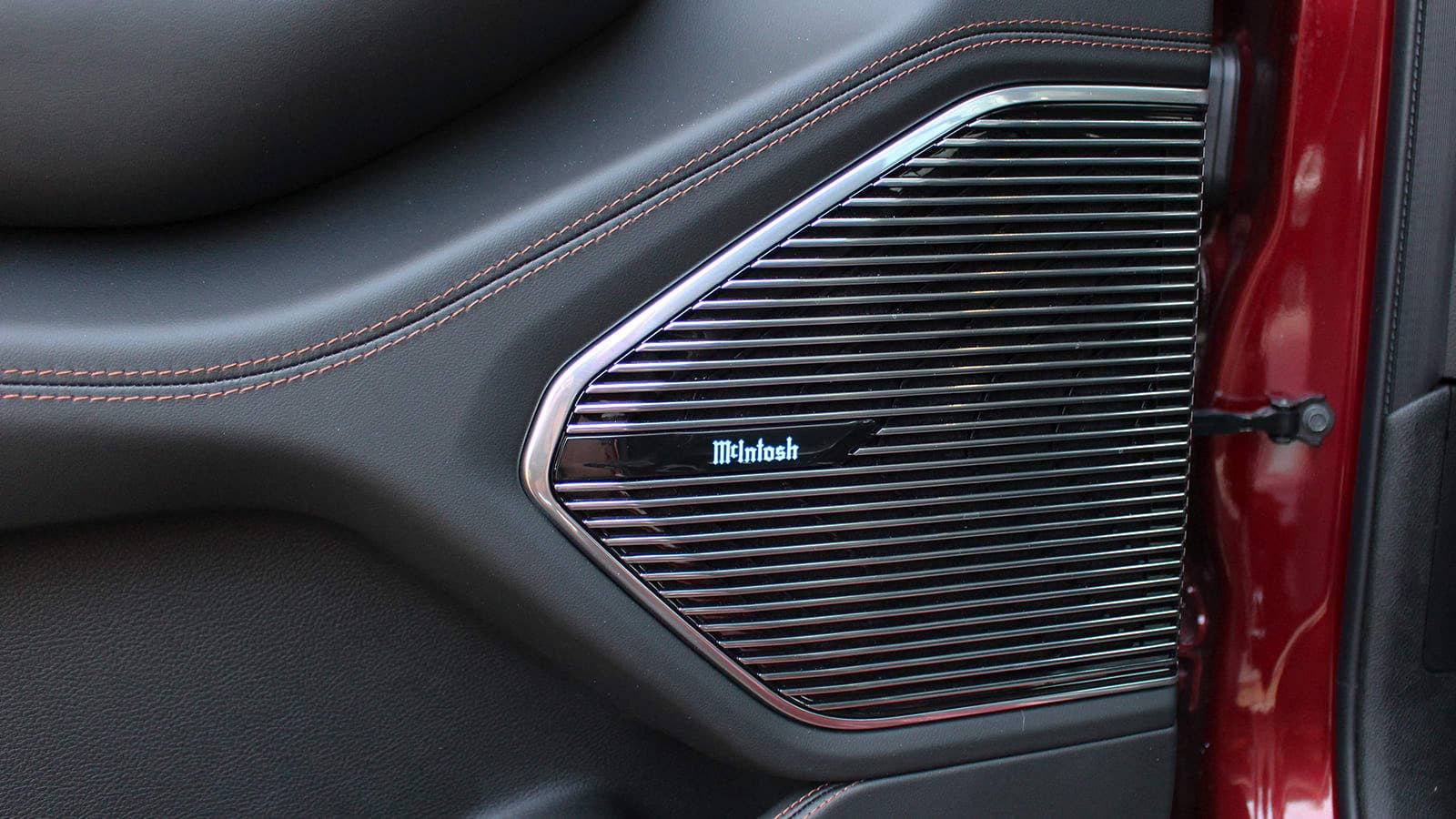 2022 Jeep Grand Cherokee L Summit speaker