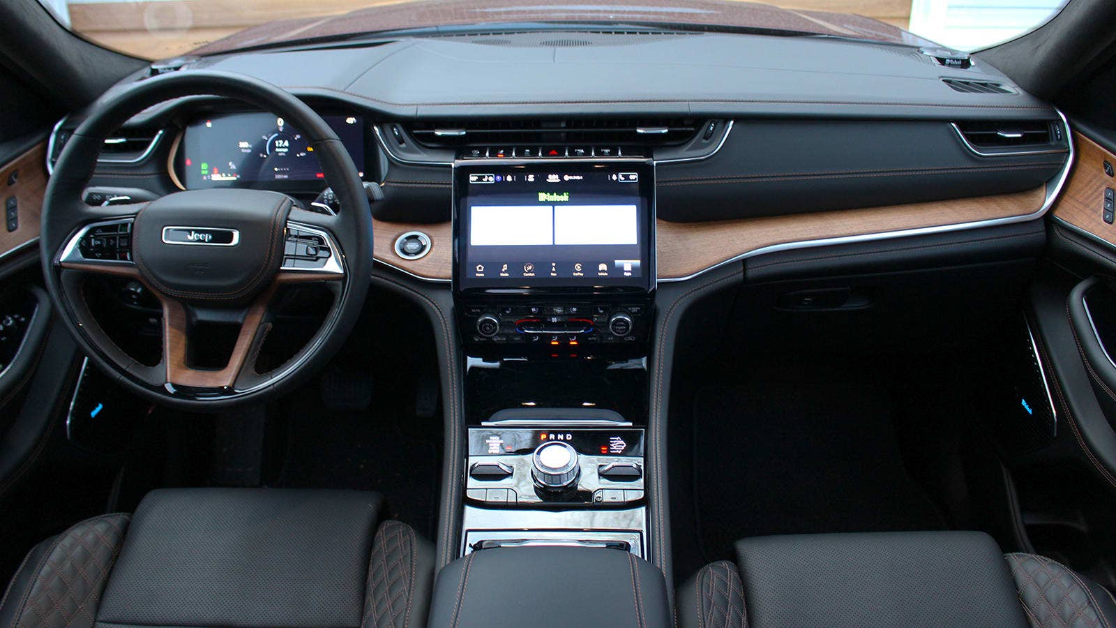 2022 Jeep Grand Cherokee L Summit dash