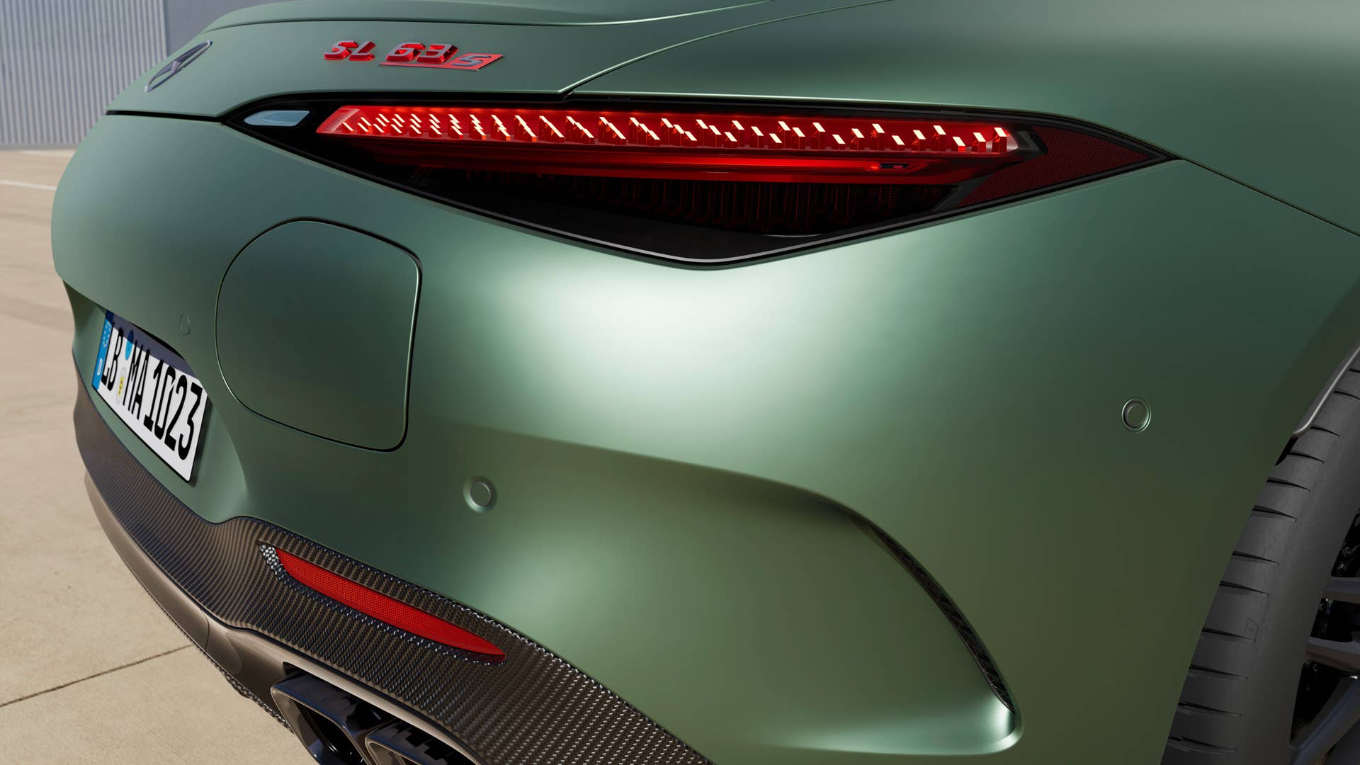Mercedes-AMG SL 63 S E PERFORMANCE (Kraftstoffverbrauch gewichtet, kombiniert 7,7 l/100 km; Stromverbrauch gewichtet, kombiniert 11,5 kWh/100 km, CO2-Emissionen gewichtet, kombiniert 175 g/km)// Mercedes-AMG SL 63 S E PERFORMANCE (combined fuel consumption, weighted: 7.7 l/100 km, combined electrical power consumption, weighted: 11.5 kWh/100 km, combined CO₂ emissions, weighted: 175 g/km)