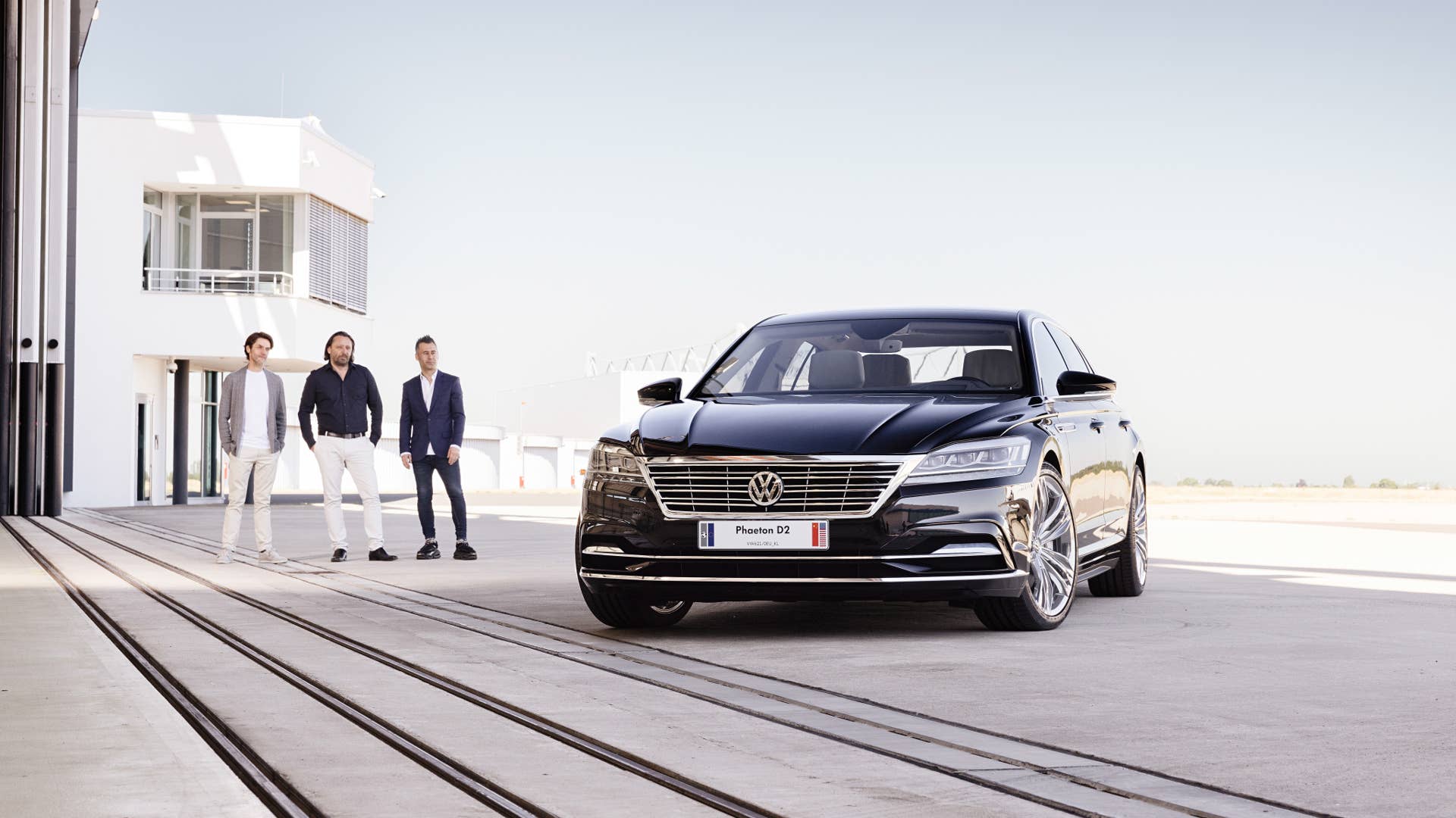 Tomasz Bachorski, Jozef Kaban, Marco Pavone (f. l. t. r.) at the Phaeton D2 (Concept car)