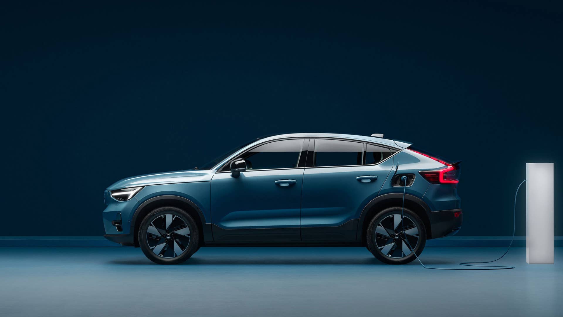 Rear-wheel drive, more range and faster charging for fully electric Volvo C40 and XC40 models