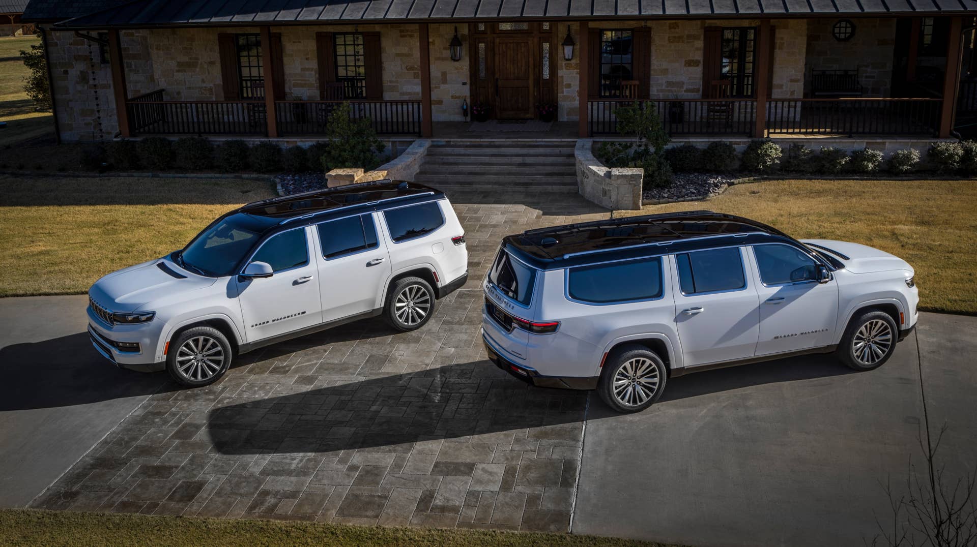 2024 Grand Wagoneer (left) and 2024 Grand Wagoneer L (right)