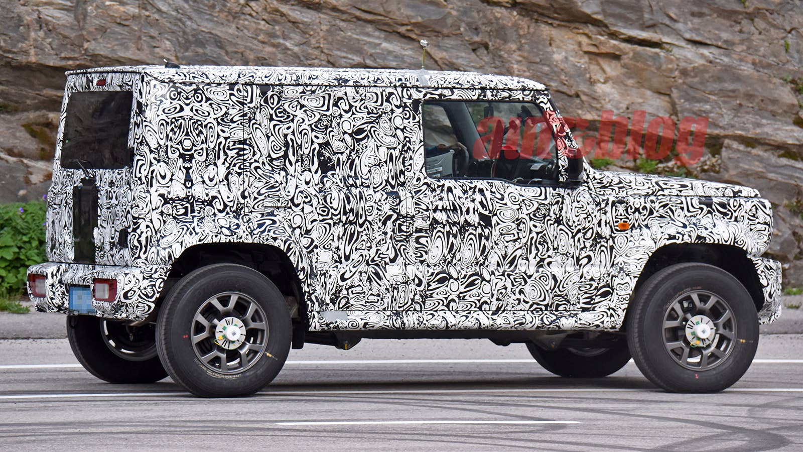 Suzuki Jimny four-door prototype