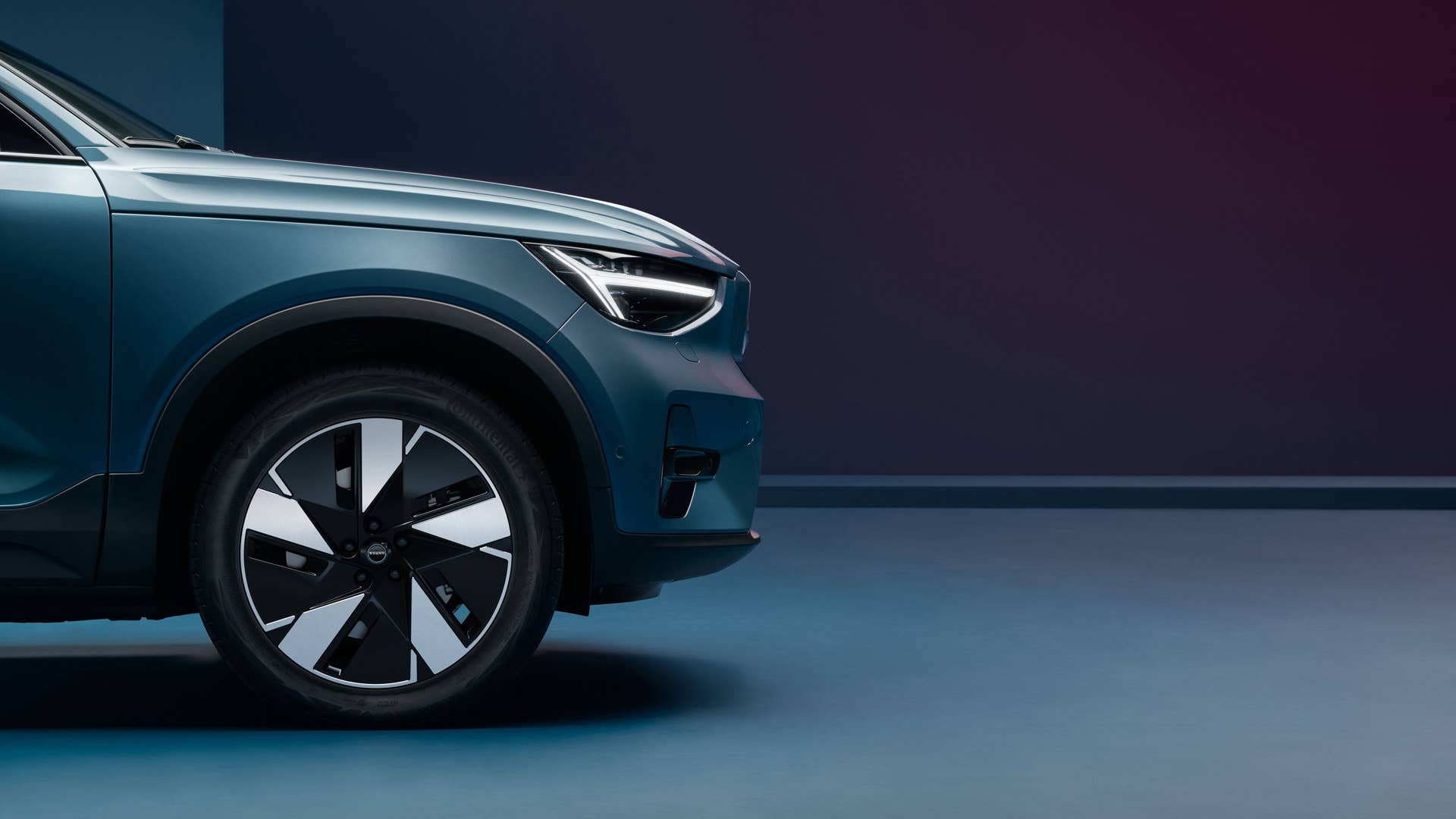 Rear-wheel drive, more range and faster charging for fully electric Volvo C40 and XC40 models