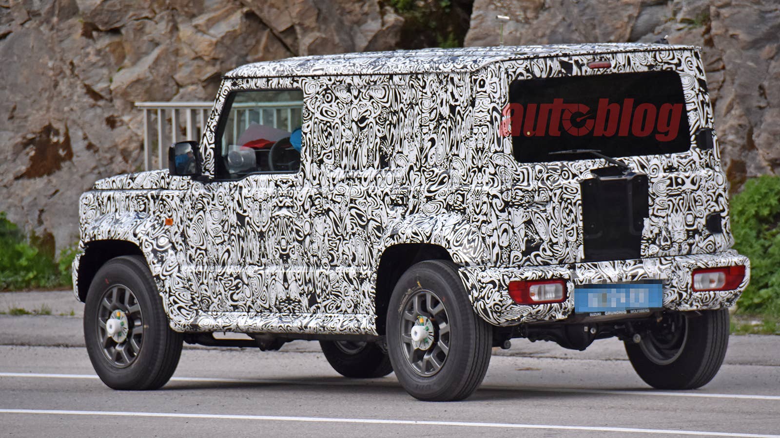 Suzuki Jimny four-door prototype