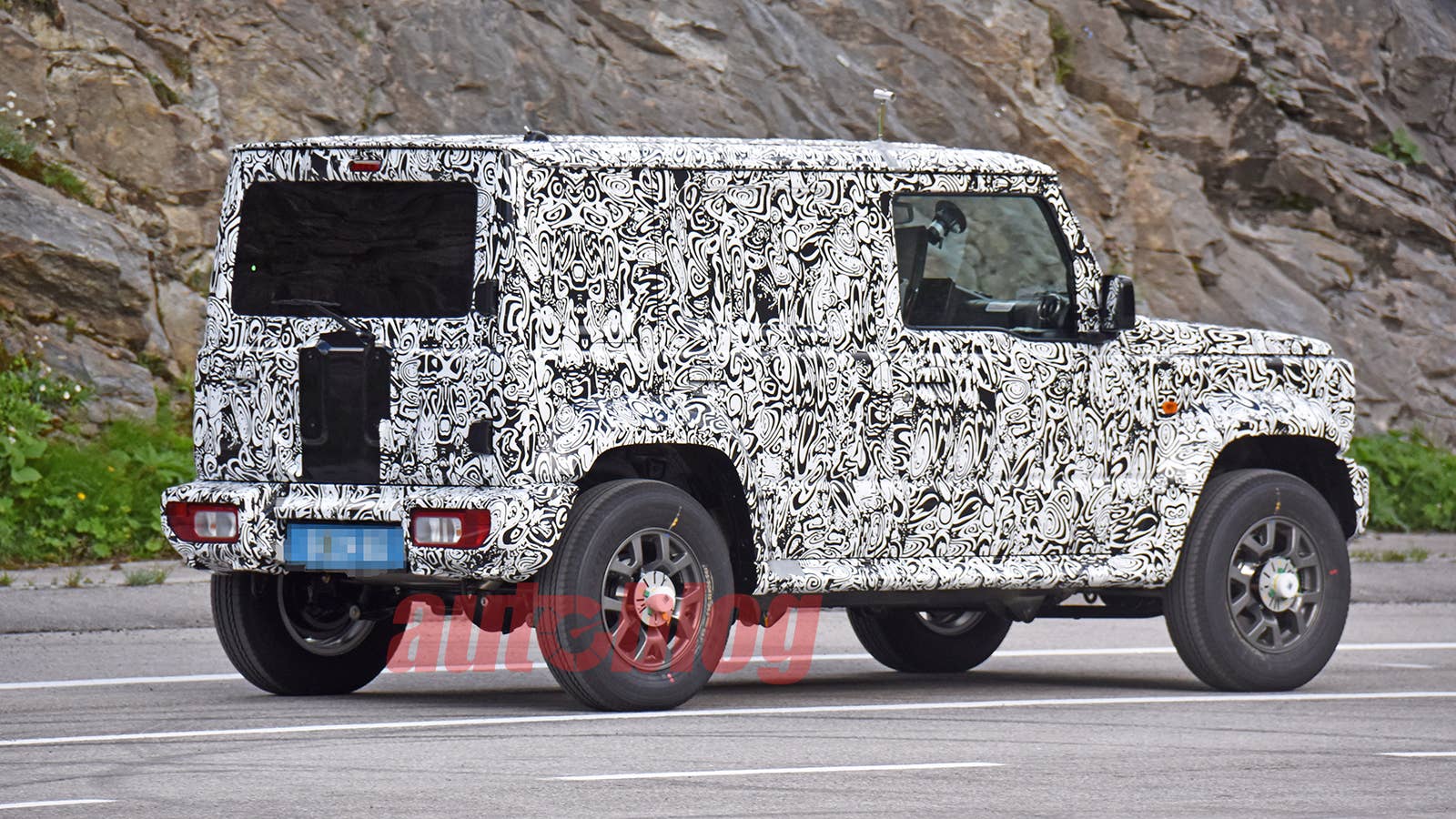 Suzuki Jimny four-door prototype