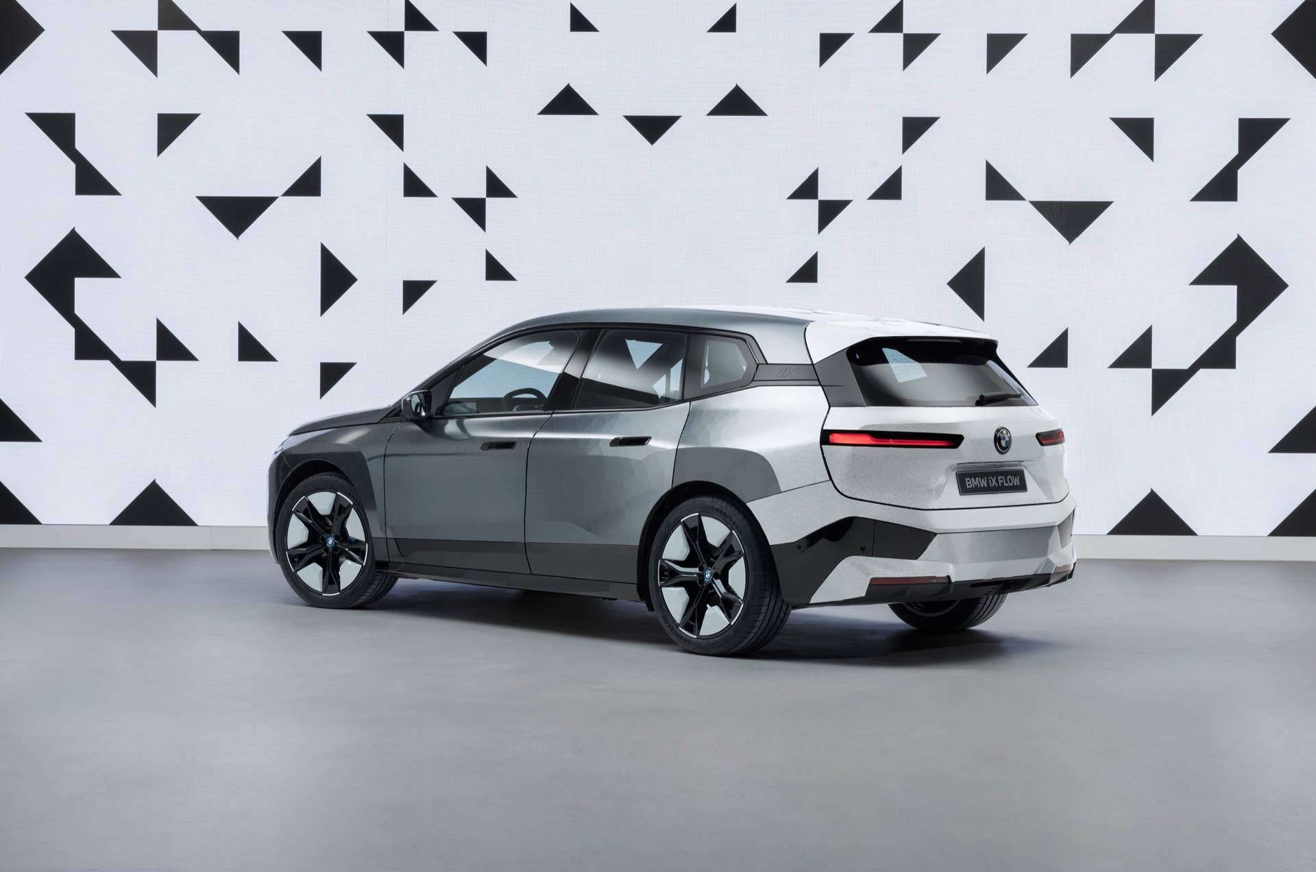 BMW iX Flow concept