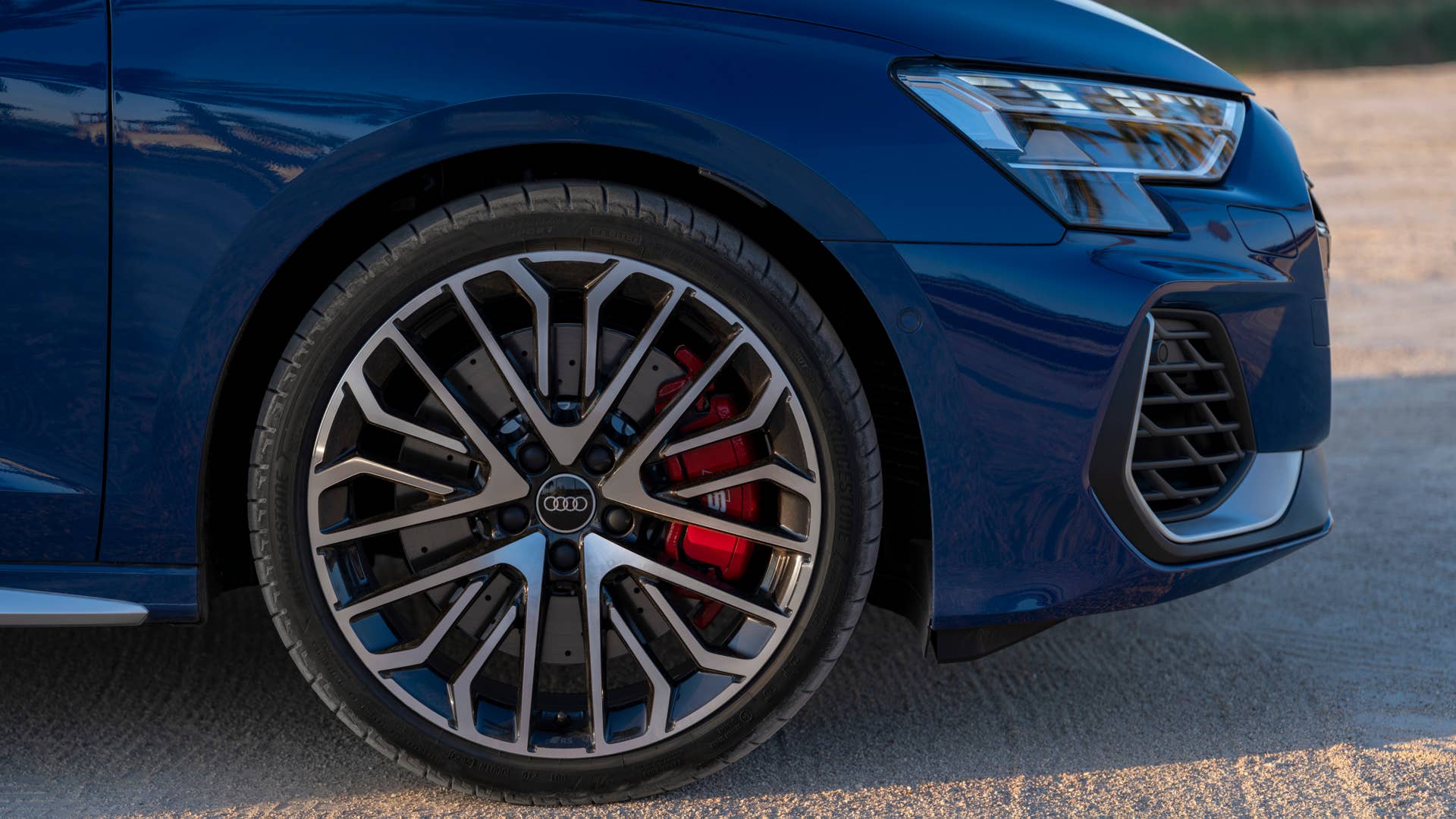 Detail, Colour: Ascari blue metallic