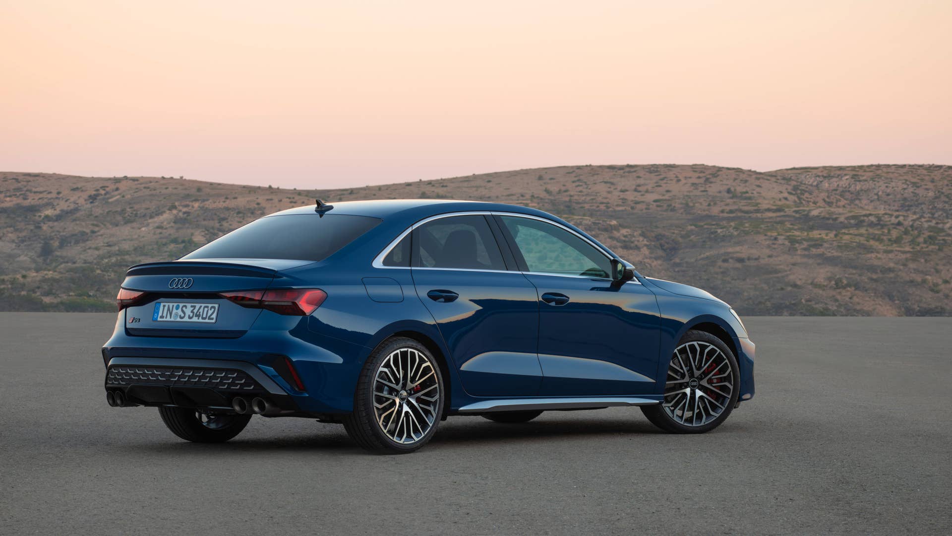 Static photo, Colour: Ascari blue metallic