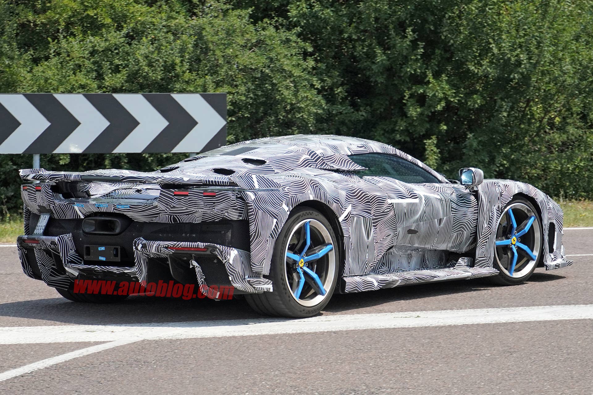 Spy-Shots of Cars - This image has been optimized for a calibrated screen with a Gamma of 2.2 and a colour temperature og 6500°K