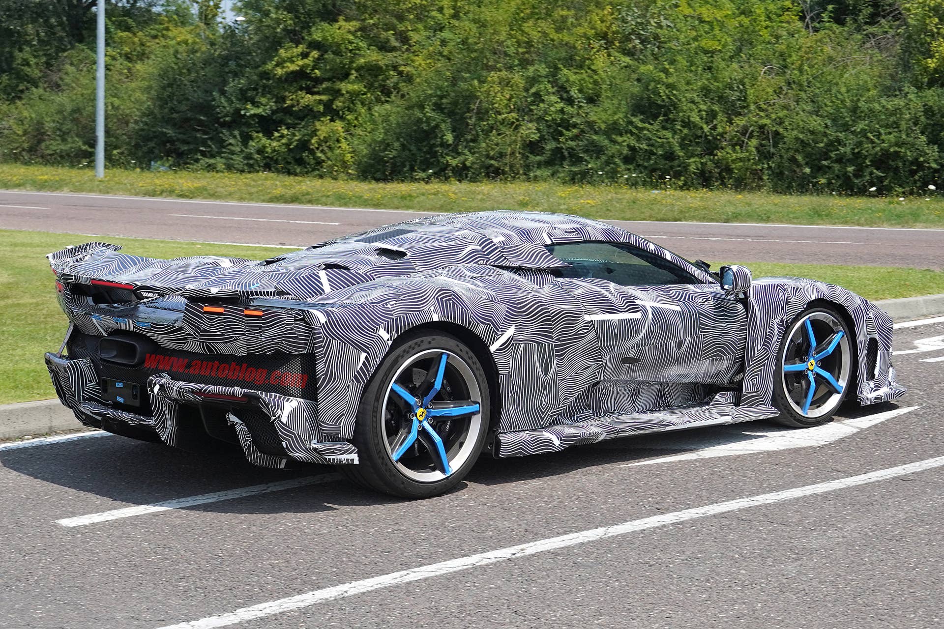 Spy-Shots of Cars - This image has been optimized for a calibrated screen with a Gamma of 2.2 and a colour temperature og 6500°K