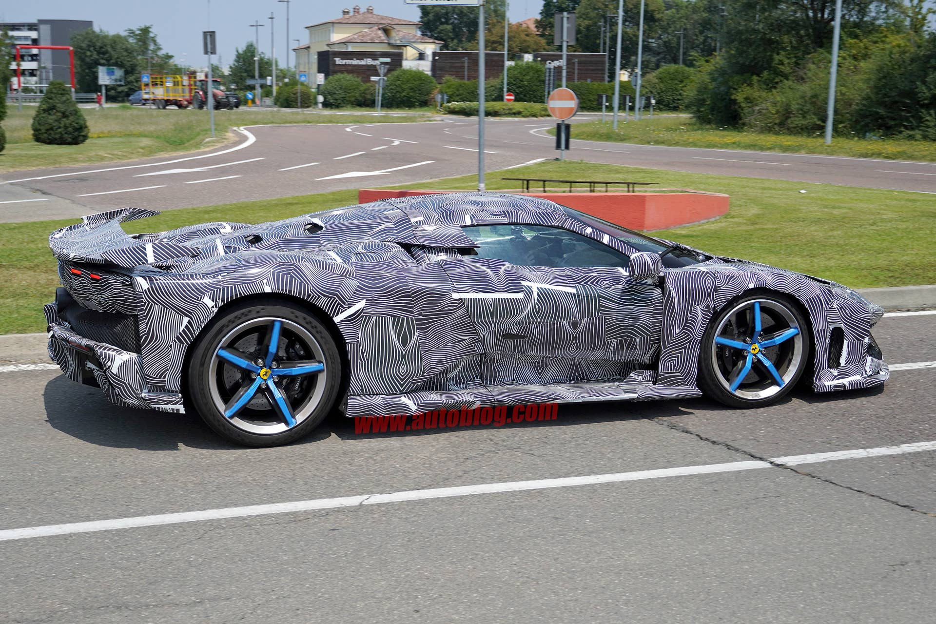 Spy-Shots of Cars - This image has been optimized for a calibrated screen with a Gamma of 2.2 and a colour temperature og 6500°K
