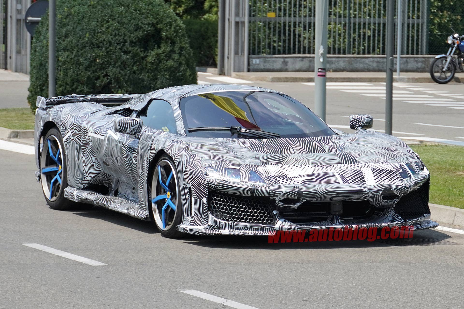 Spy-Shots of Cars - This image has been optimized for a calibrated screen with a Gamma of 2.2 and a colour temperature og 6500°K