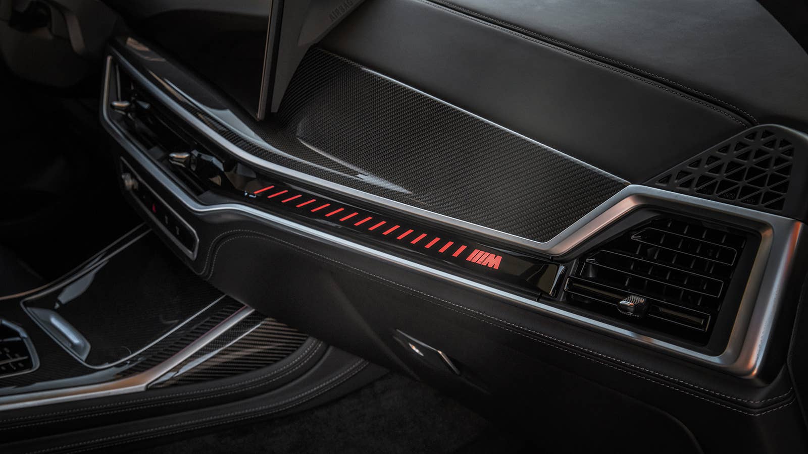 2023 BMW X7 M60i
