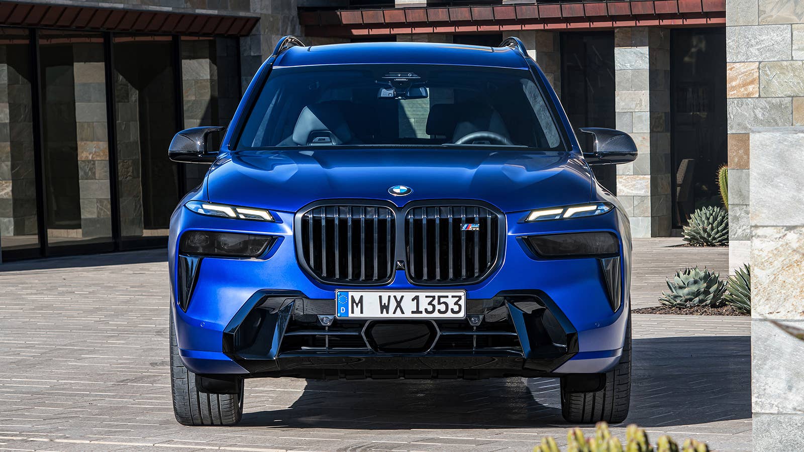 2023 BMW X7 M60i