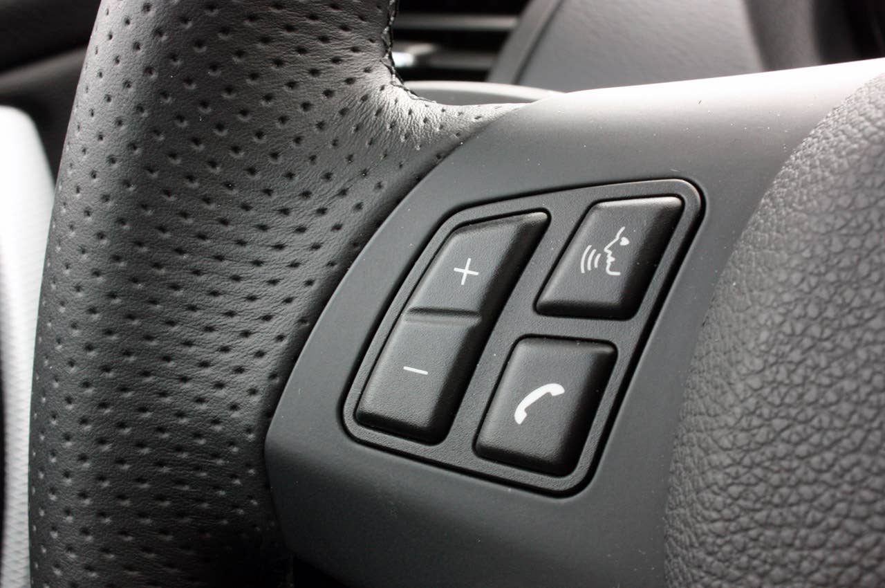 2013 BMW 135is steering wheel controls