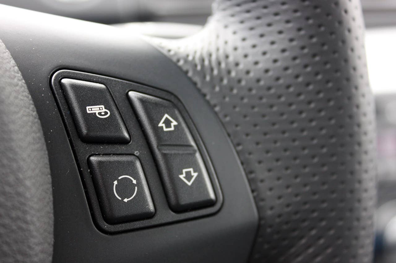 2013 BMW 135is steering wheel controls