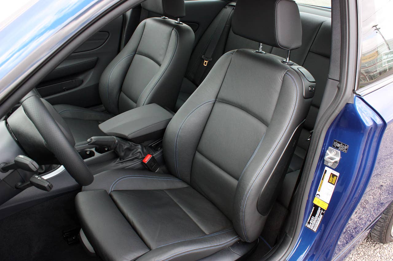 2013 BMW 135is front seats