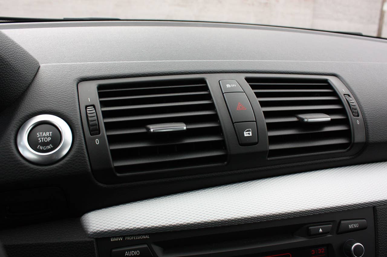 2013 BMW 135is dash vents