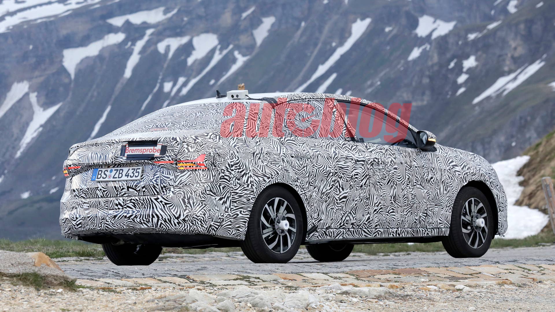 Spy shot of secretly tested future car