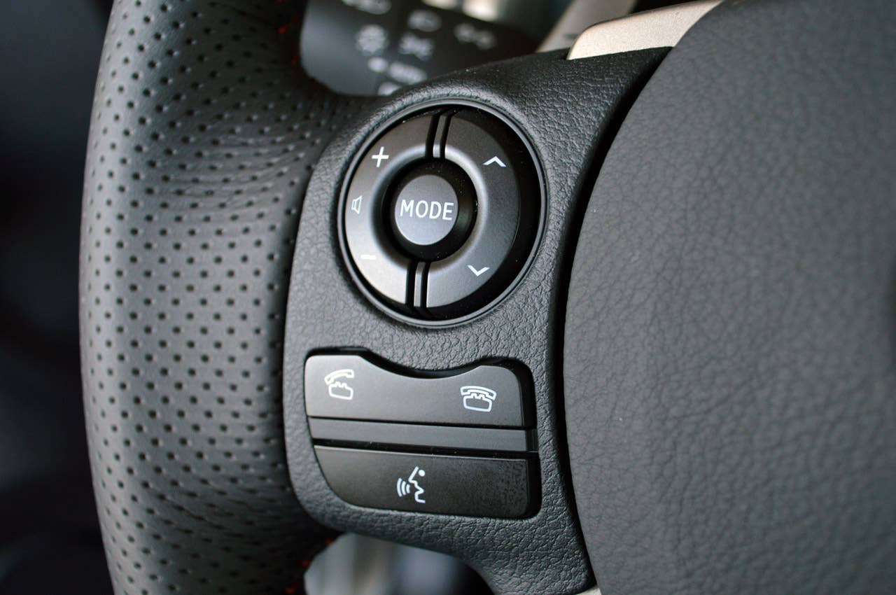 2014 Lexus IS350 F-Sport steering wheel controls