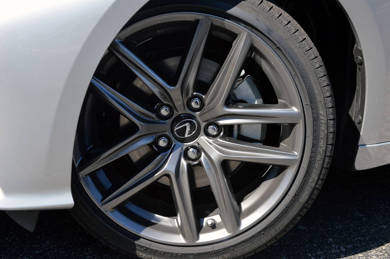 2014 Lexus IS350 F-Sport wheel