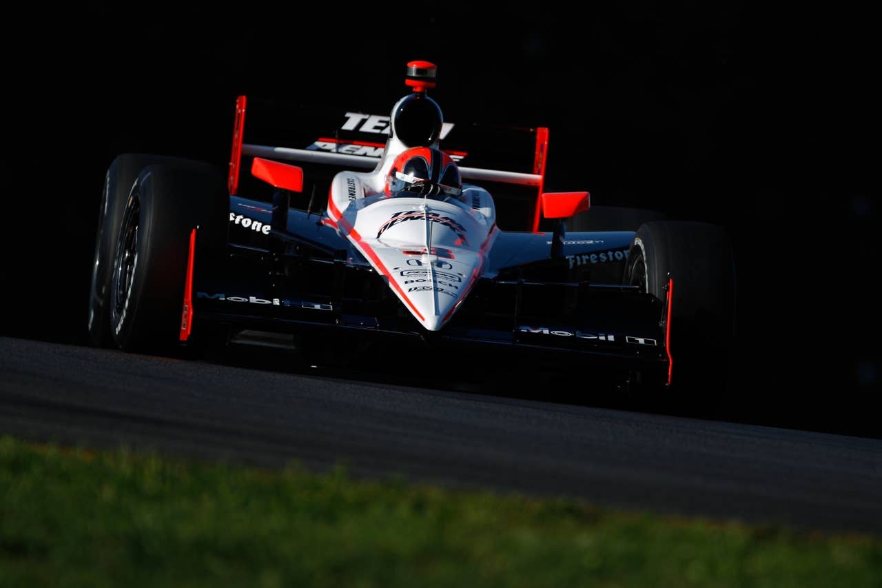 LEXINGTON, OH - AUGUST 07:  Helio Castroneves of Brazil drives the #3 Team Penske Dallara Honda during practice for the IZOD IndyCar Series Honda Indy 200 on August 7, 2010 in Lexington, Ohio.  (Photo by Chris Graythen/Getty Images)