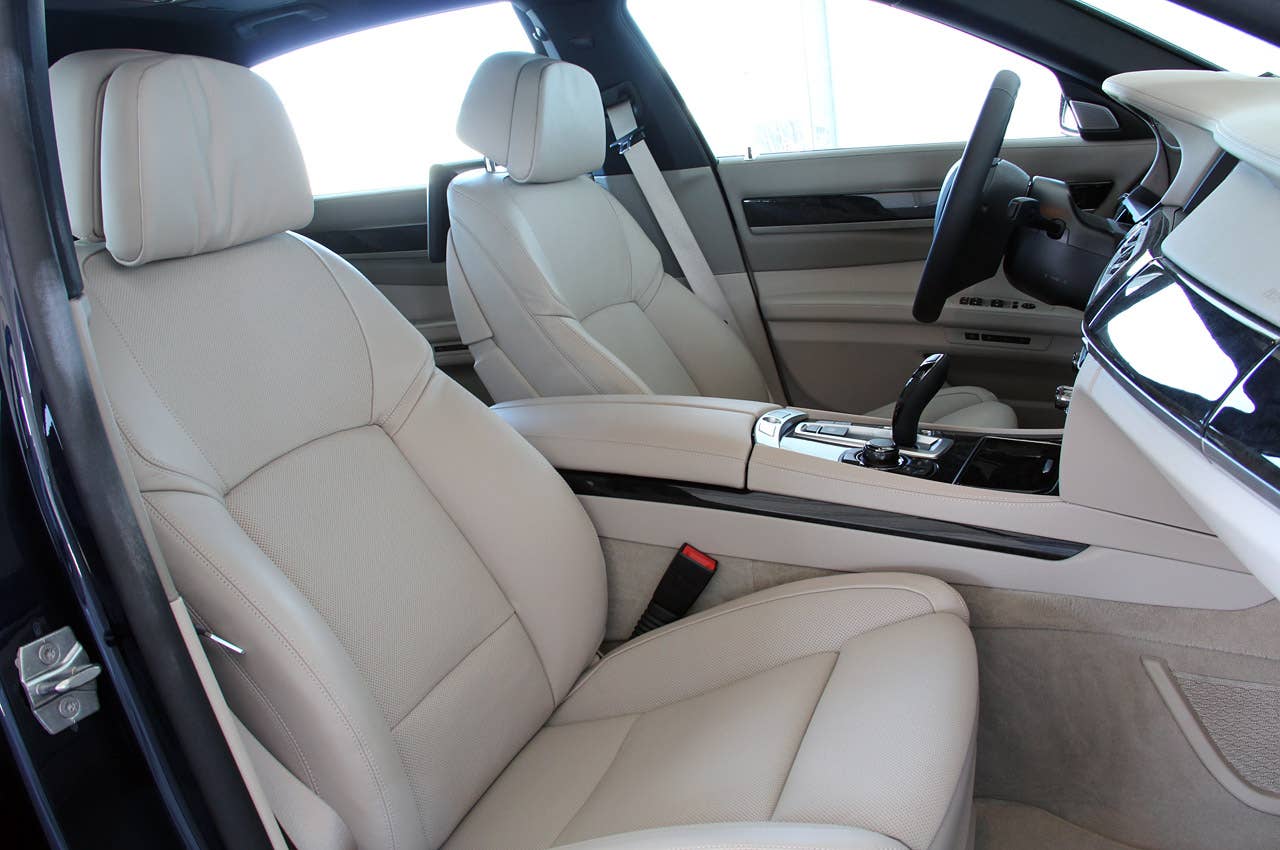 2013 BMW 750Li front seats