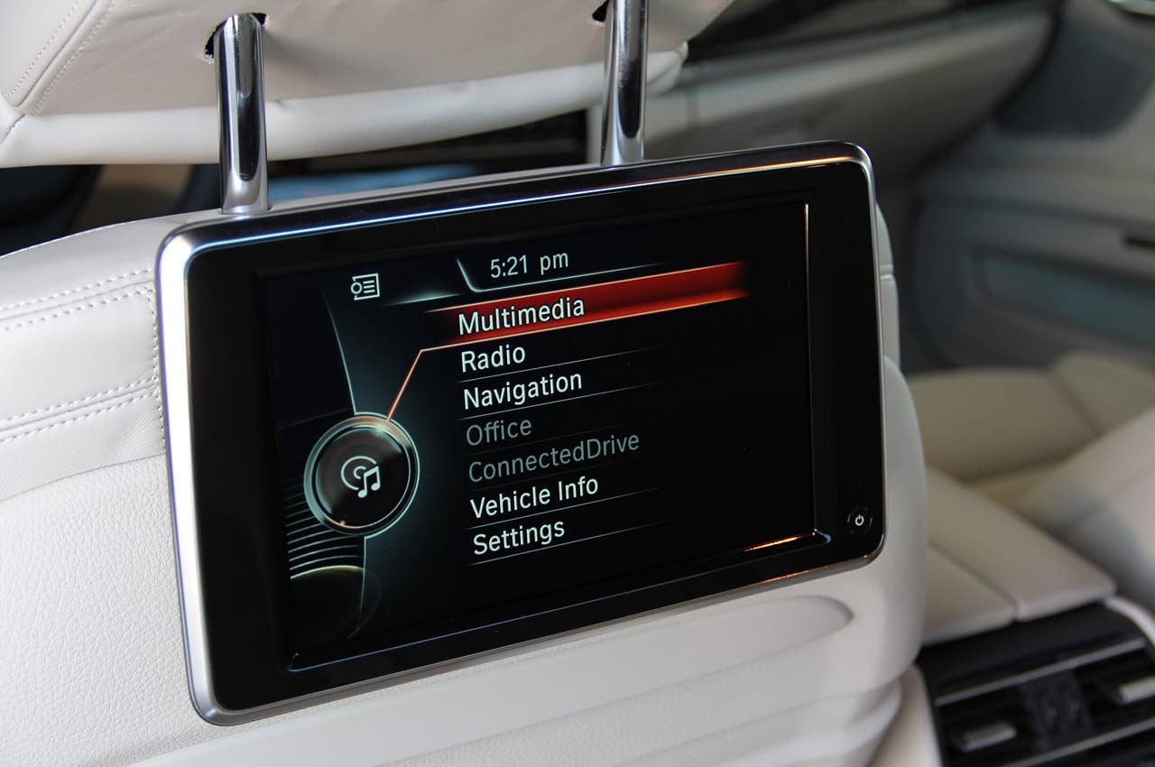 2013 BMW 750Li rear seat television monitor