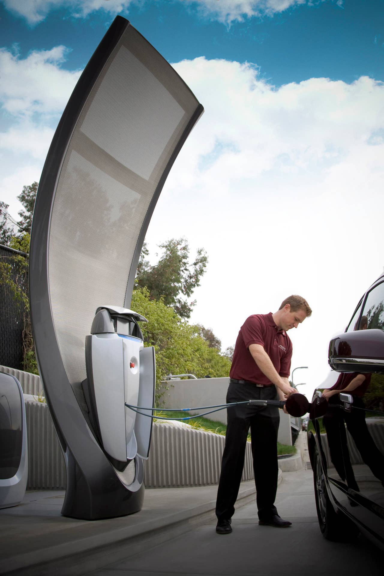 Honda's next generation solar hydrogen station prototype began operating today at the Los Angeles Center of Honda R&D Americas, Inc. The system is ultimately intended for use as a home refueling appliance capable of an overnight refill of fuel cell electric vehicles, such as the Honda FCX Clarity.