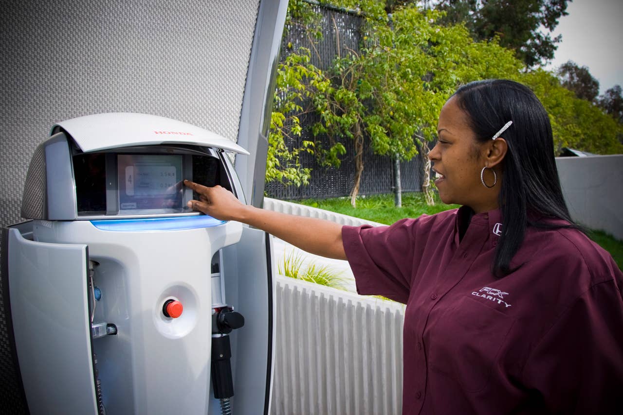Honda's next generation solar hydrogen station prototype began operating today at the Los Angeles Center of Honda R&D Americas, Inc. The system is ultimately intended for use as a home refueling appliance capable of an overnight refill of fuel cell electric vehicles, such as the Honda FCX Clarity.