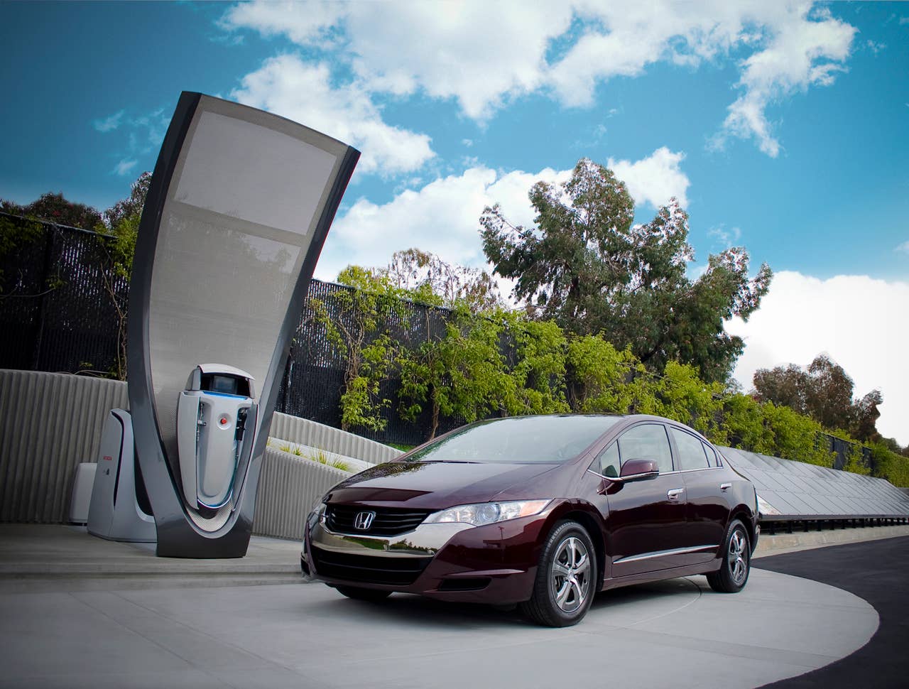 Honda's next generation solar hydrogen station prototype began operating today at the Los Angeles Center of Honda R&D Americas, Inc. The system is ultimately intended for use as a home refueling appliance capable of an overnight refill of fuel cell electric vehicles, such as the Honda FCX Clarity.
