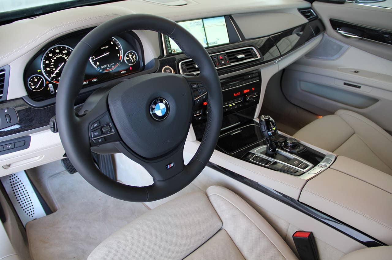 2013 BMW 750Li interior