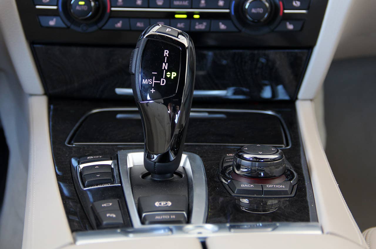 2013 BMW 750Li shifter