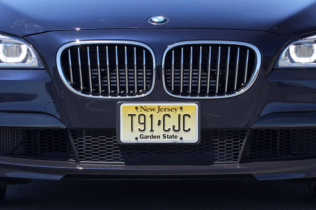 2013 BMW 750Li grille
